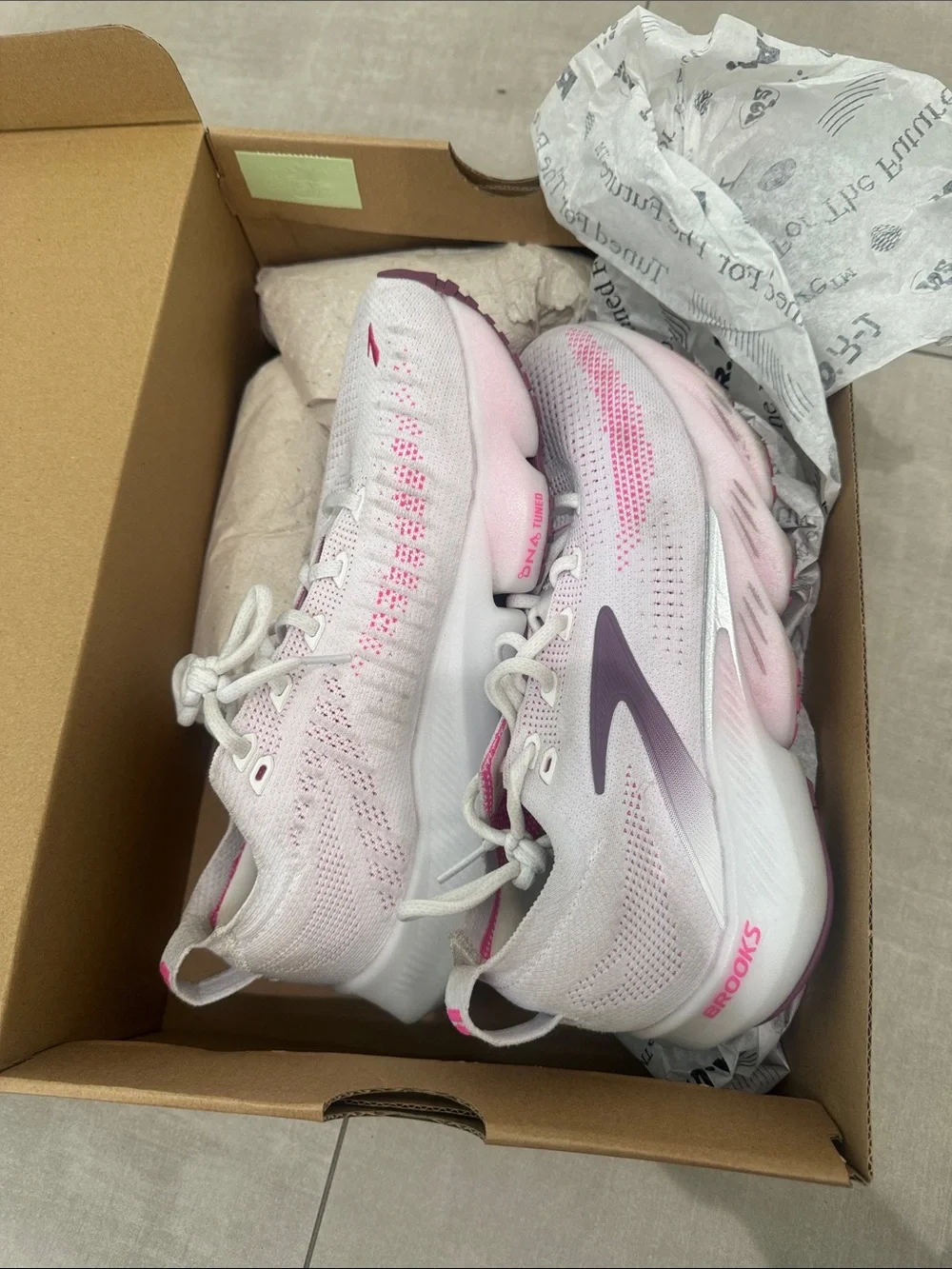Brooks Running Shoes – Women’s Size 9 - Picture 1 of 5